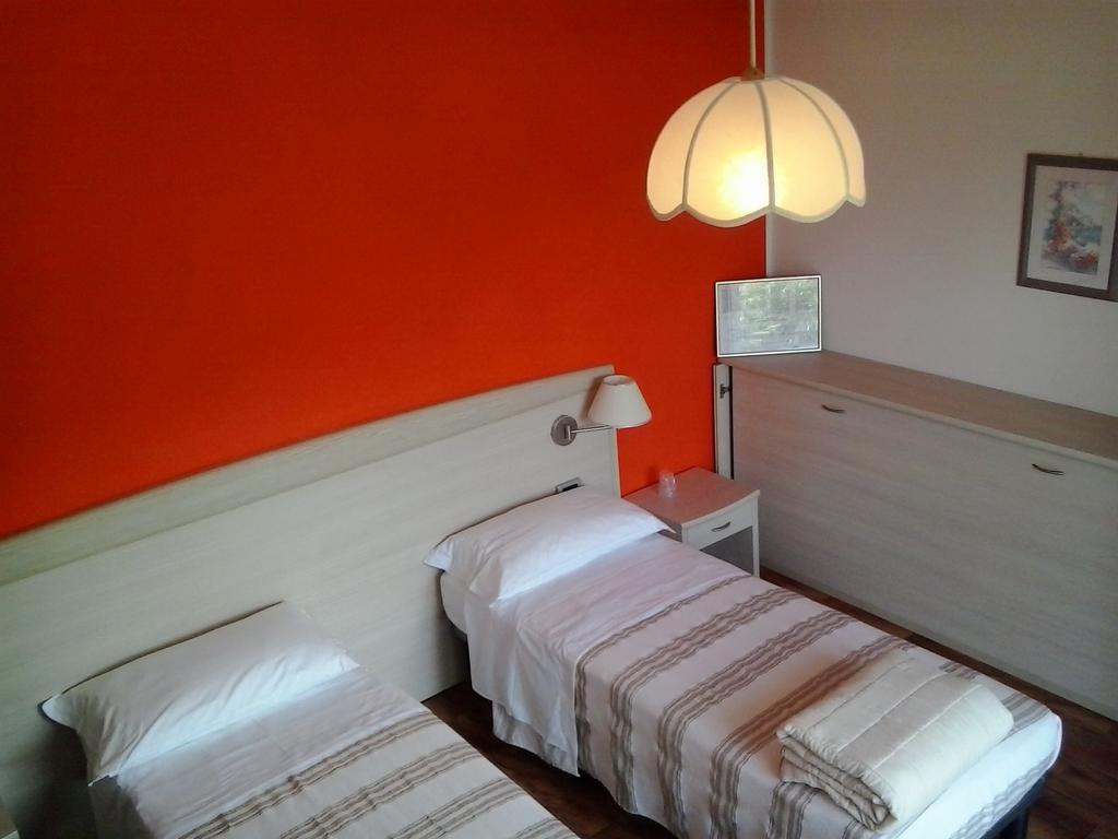 Hotel Pizzeria Mezzolago Pergine Valsugana Oda fotoğraf
