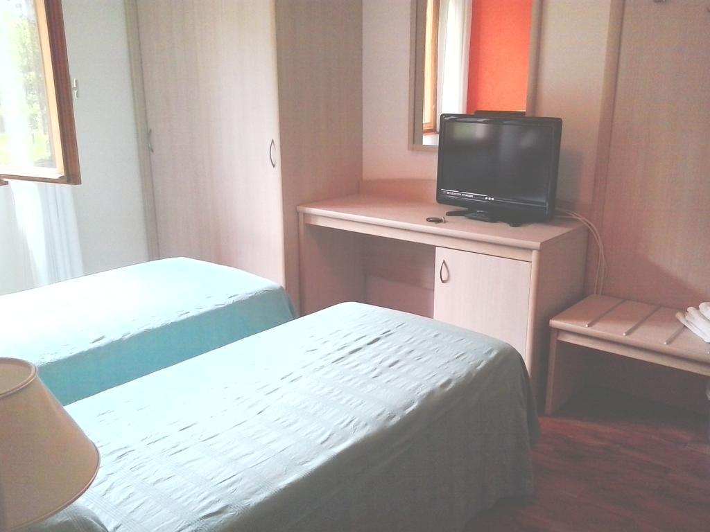 Hotel Pizzeria Mezzolago Pergine Valsugana Oda fotoğraf